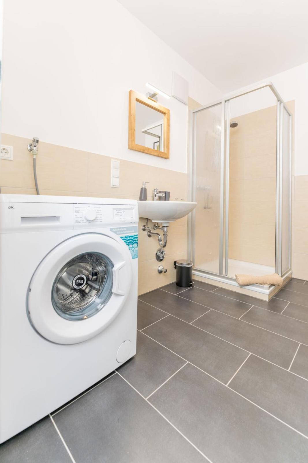Modernes Apartment Mit Privatem Stellplatz Wenige Minuten Von Der Innenstadt & Mosel Koblenz  Eksteriør billede