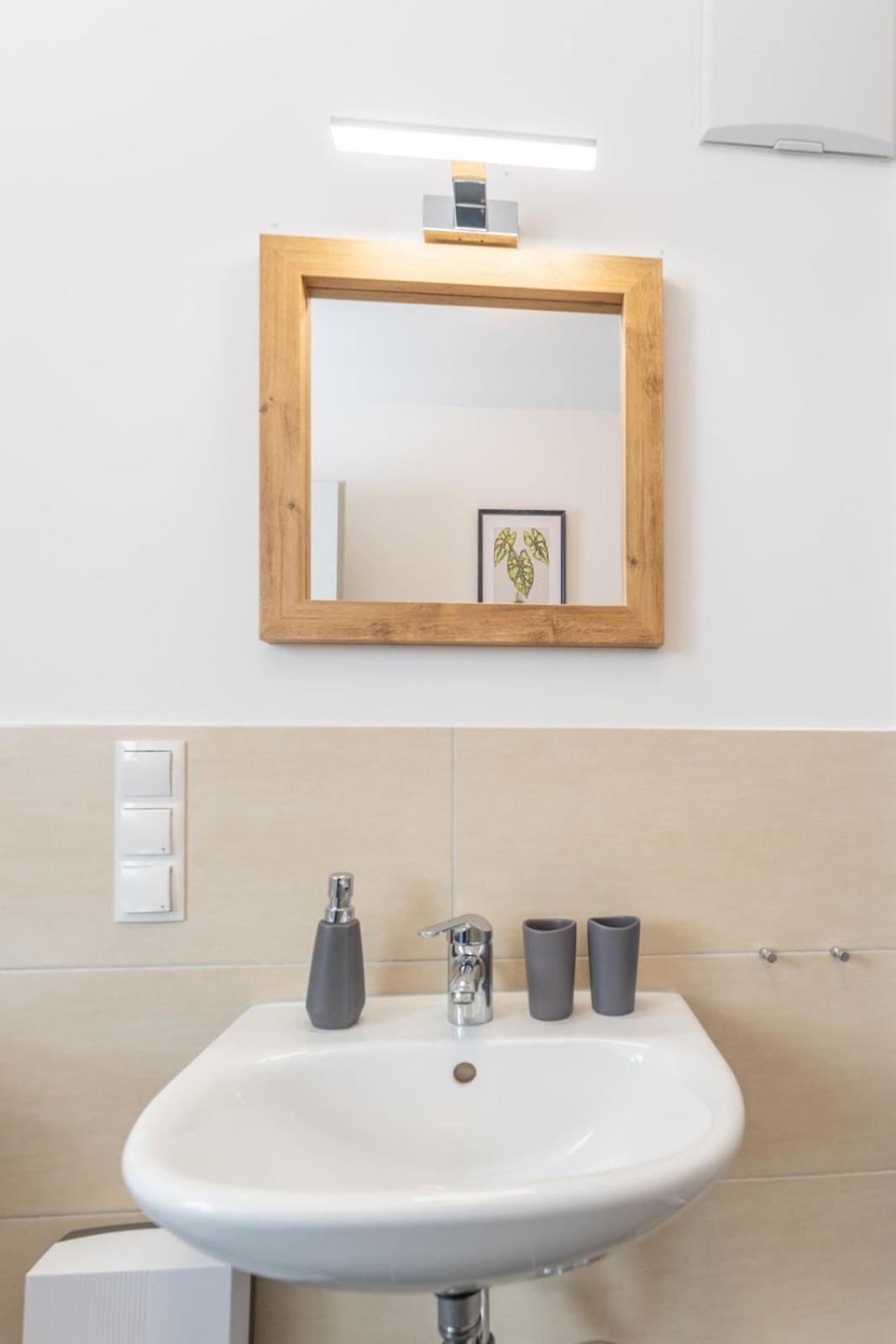 Modernes Apartment Mit Privatem Stellplatz Wenige Minuten Von Der Innenstadt & Mosel Koblenz  Eksteriør billede