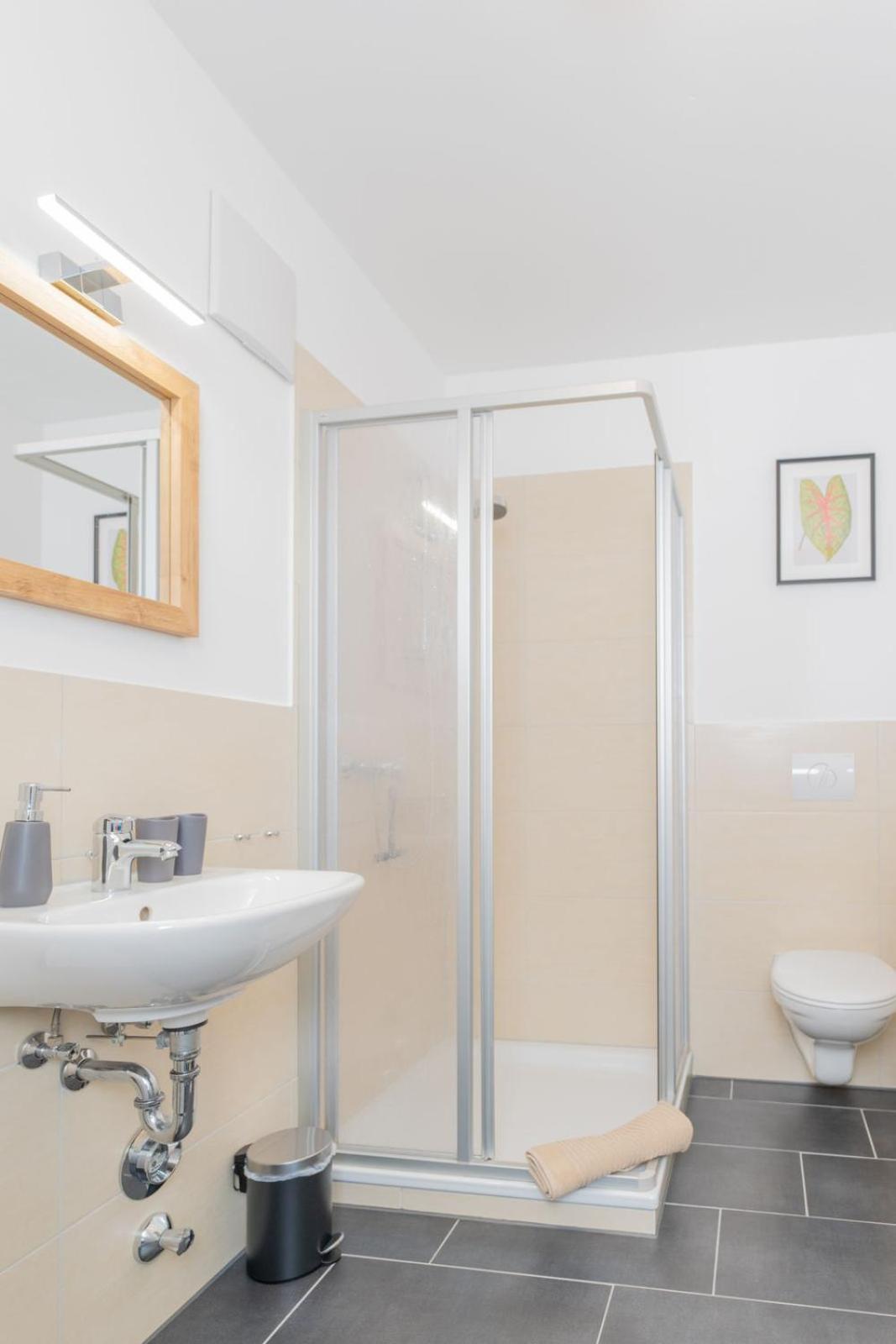 Modernes Apartment Mit Privatem Stellplatz Wenige Minuten Von Der Innenstadt & Mosel Koblenz  Eksteriør billede